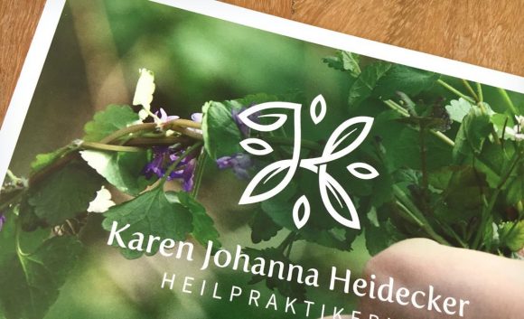 Karen Johanna Heidecker Heilpraktikerin faltflyer Titel- und Rückseite